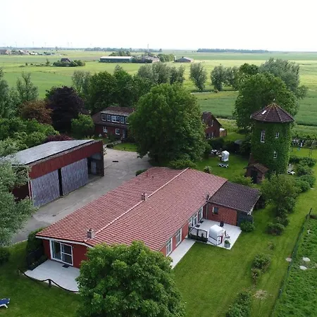 Holiday home In Pilsum Mit Grossem Garten Krummhoern